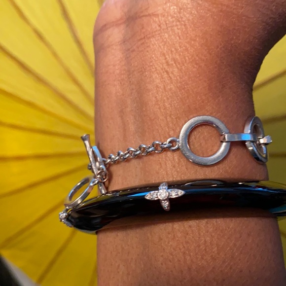 Create strong vibes with a fab, Mariam Salat black bangle! - Picture 2 of 8